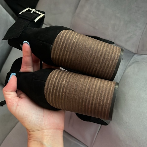 “Universal Thread Block Heels size 6” - Picture 3 of 7